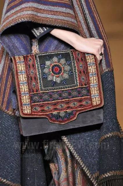 刺繡服飾 針線交織的獨(dú)特韻味